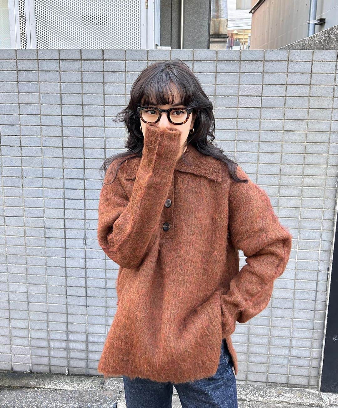 のインスタグラム：「ふわふわあったかい🤎 はやく寒くなれ〜〜🍂🧚  スカーフ合わせもしたいなあ〜☺️ 愛ちゃんコラボのかわいい服🛸 @american_rag_cie   愛ちゃんありがとう☺️💕 @i_am_takahashi  #高橋愛 #americanragcie #アメリカンラグシー」