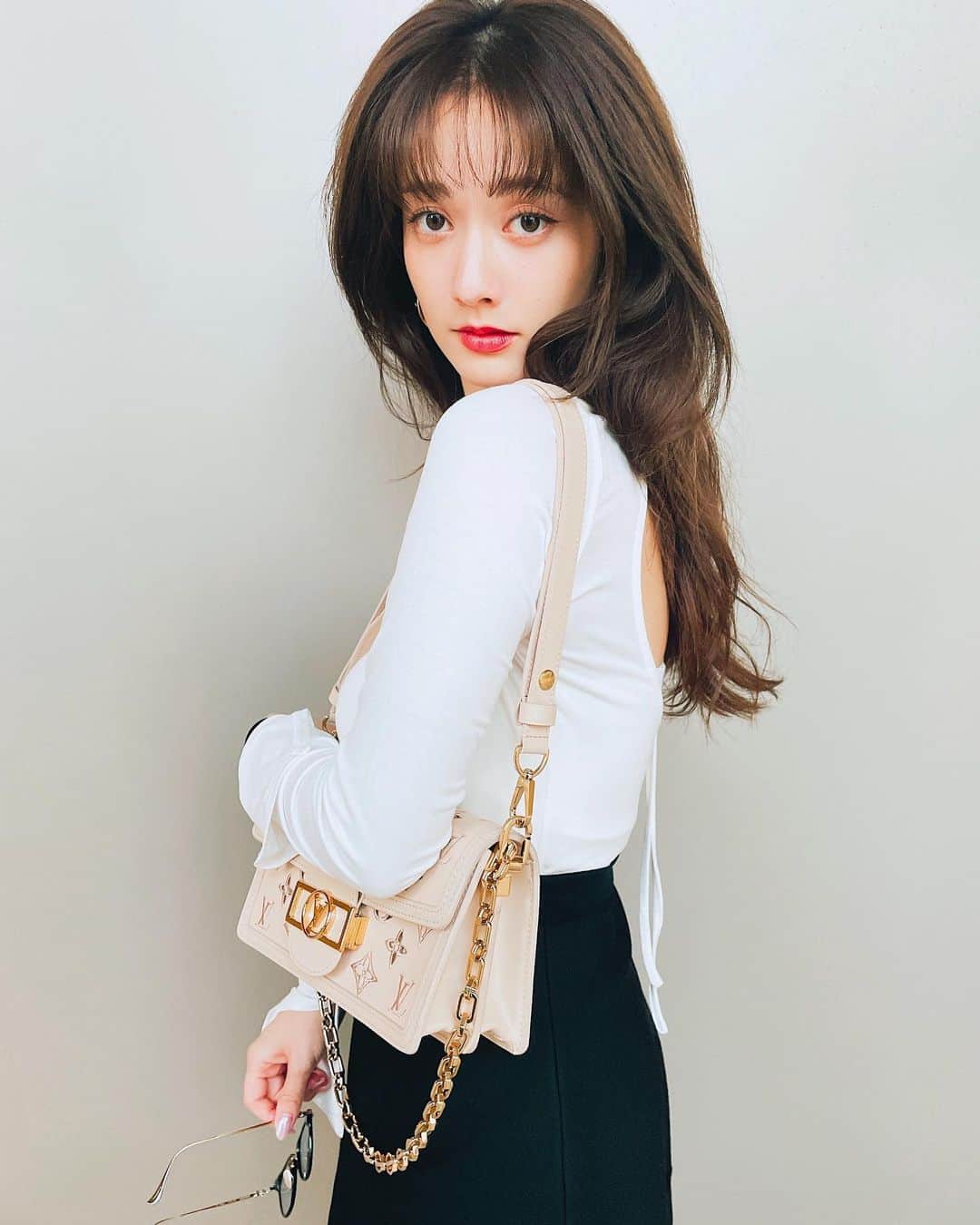 谷まりあさんのインスタグラム写真 - (谷まりあInstagram)「今日も頑張ったのだけど、最後はちょっと疲れて座っちゃいました🥺  ゆっくり休んでくださいねんおやすみなさい😴💤  Thank you @louisvuitton #GiftedbybyLouisVuitton」9月27日 23時25分 - mariaaaa728
