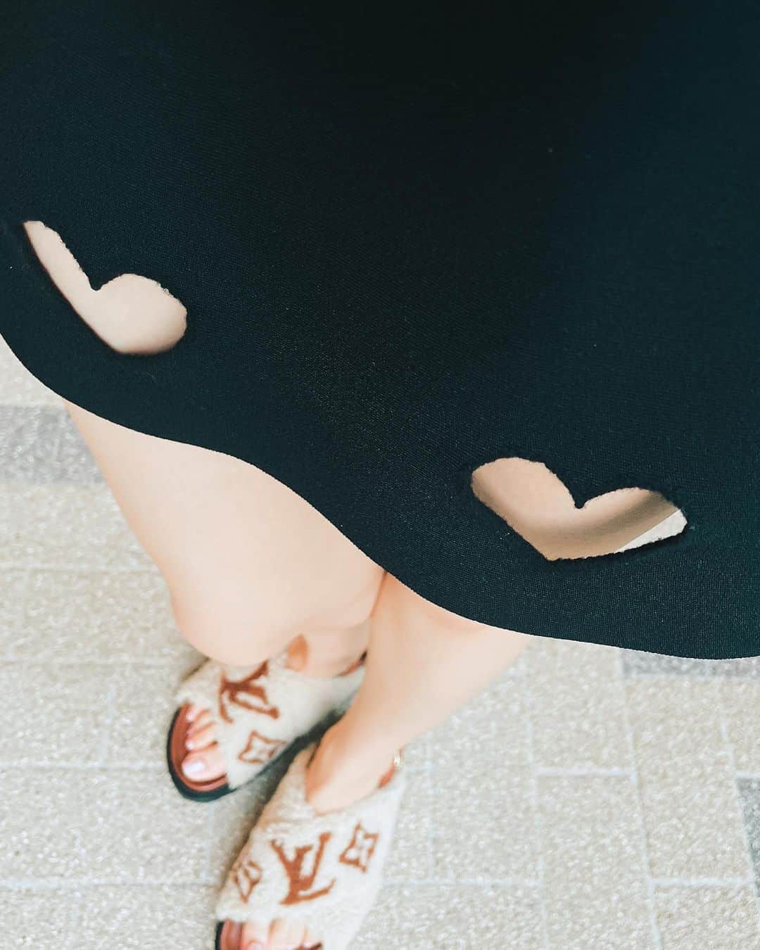 谷まりあさんのインスタグラム写真 - (谷まりあInstagram)「今日も頑張ったのだけど、最後はちょっと疲れて座っちゃいました🥺  ゆっくり休んでくださいねんおやすみなさい😴💤  Thank you @louisvuitton #GiftedbybyLouisVuitton」9月27日 23時25分 - mariaaaa728