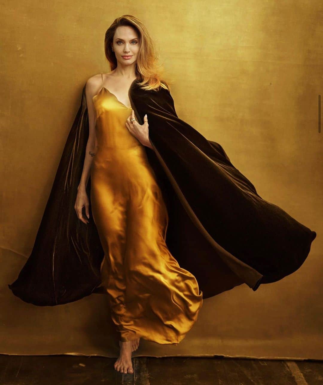タビサシモンズのインスタグラム：「@angelinajolie for @voguemagazine #Nov2023」