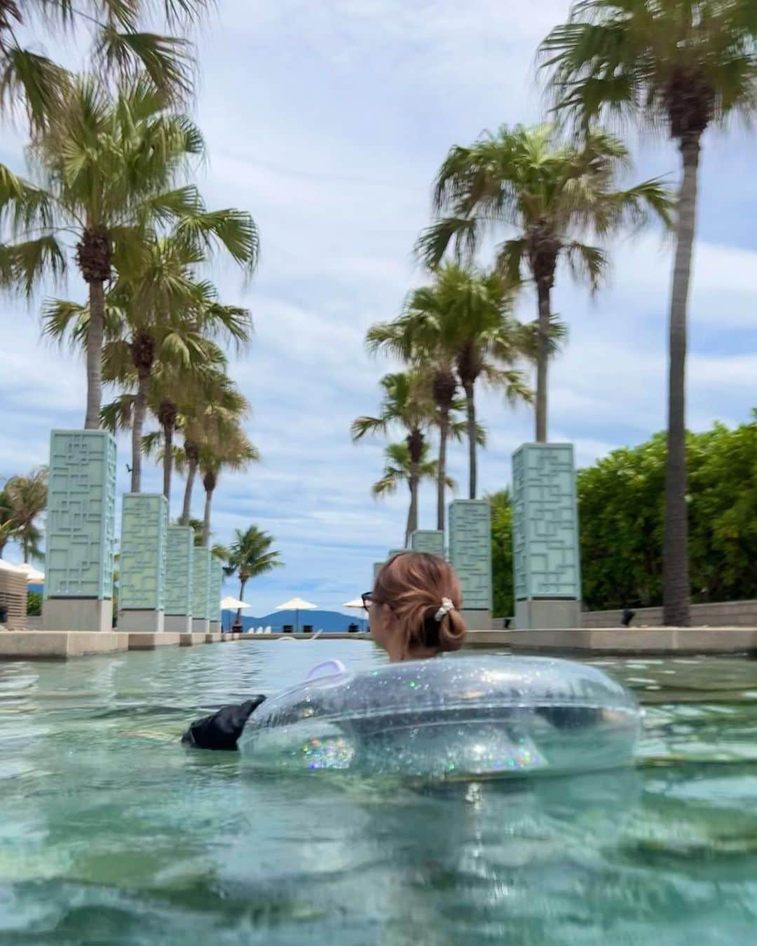 makoさんのインスタグラム写真 - (makoInstagram)「♡  Vietnam🏨🇻🇳  クラブラウンジが使えるお部屋がおすすめ🤍 専用のプールやジム 朝食は勿論、夕方にはお酒や軽食もついてたよ🍸  お正月ぶりにゆっくり長時間旦那さんと過ごした👨🏻🤣w  次はホイアン編💁🏼‍♀️」9月27日 23時39分 - mkxxxbaby