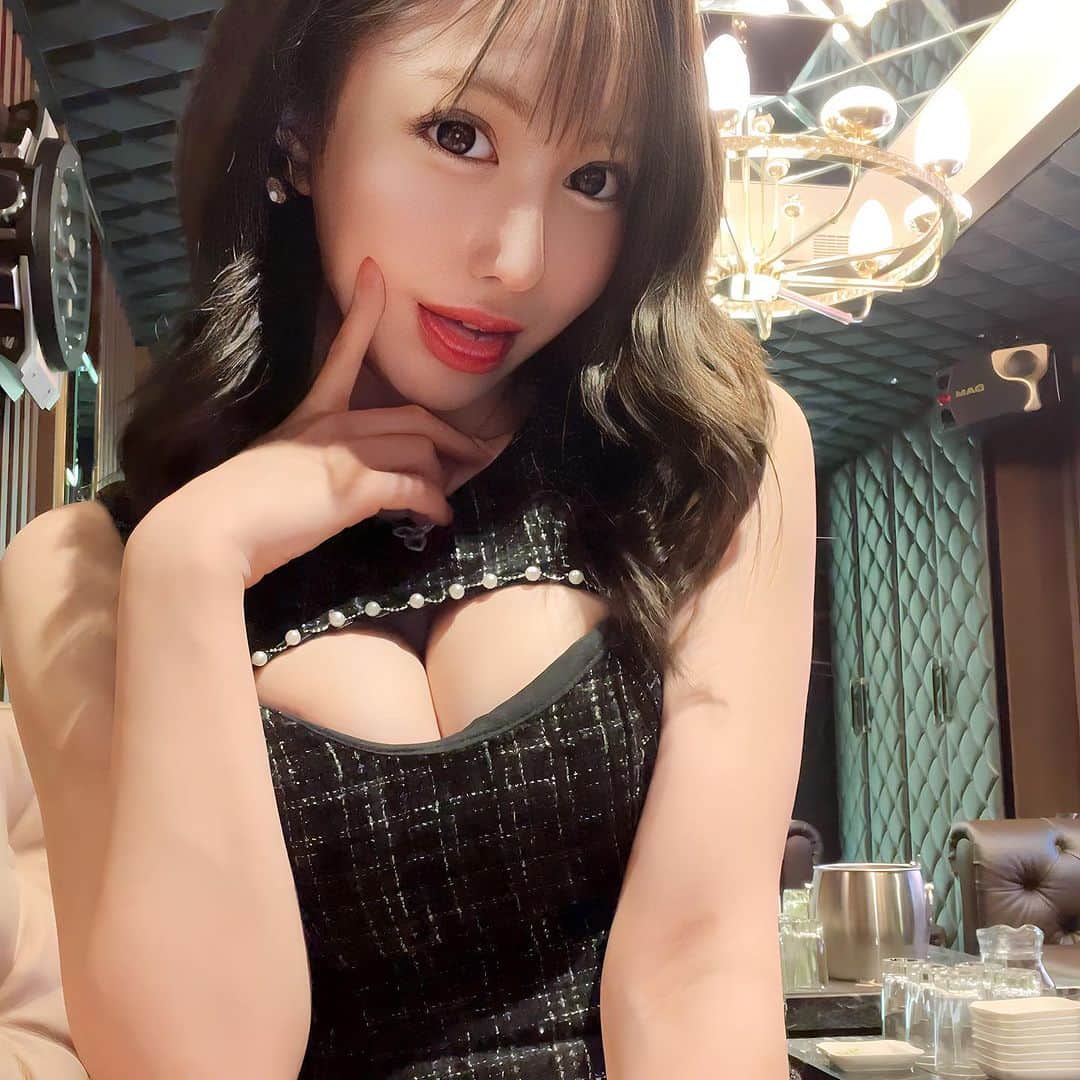 一ノ瀬えみりのインスタグラム：「出勤してます🩷」