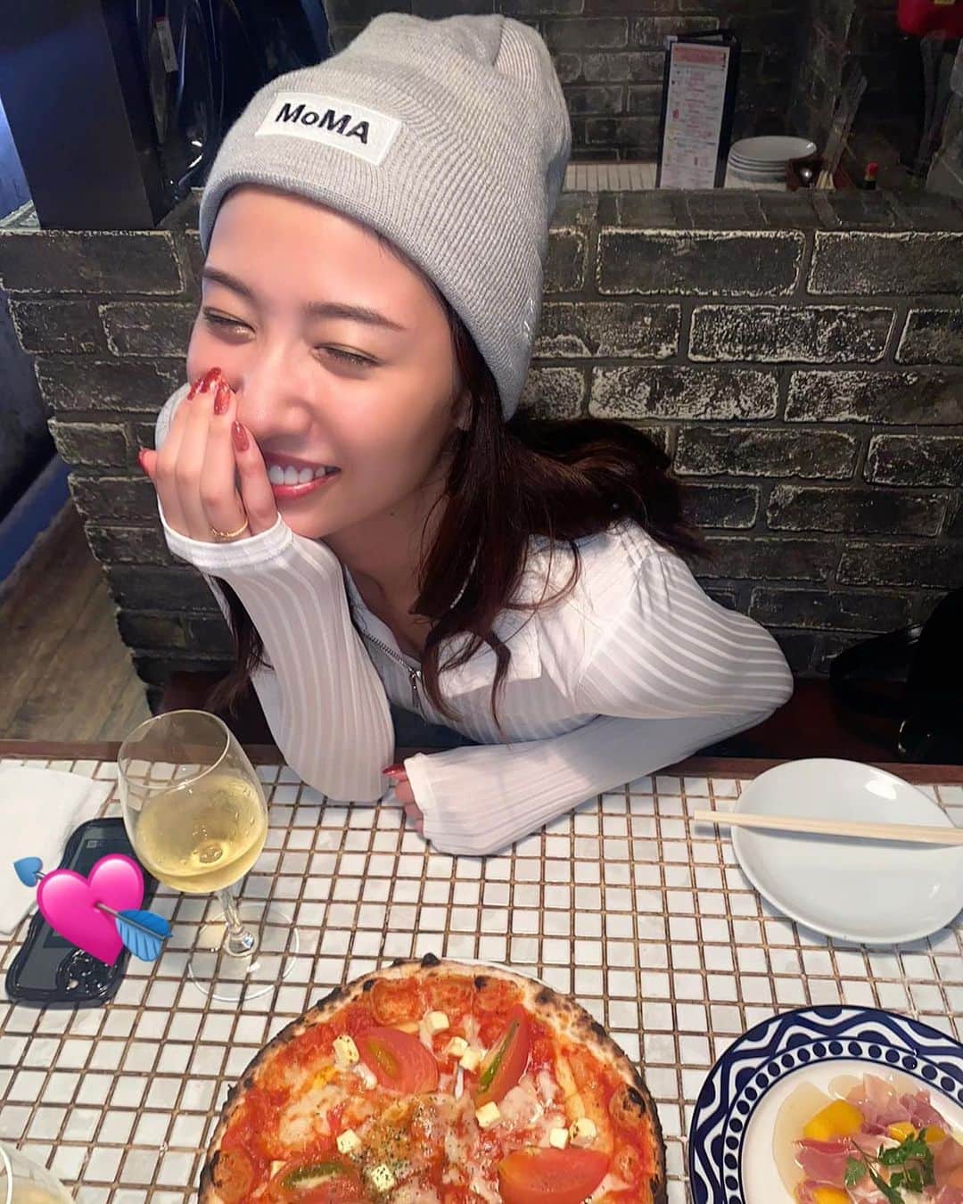 永富仁菜さんのインスタグラム写真 - (永富仁菜Instagram)「🩶🩶  #moma #newera #cap」9月27日 23時34分 - niina_nagatomi77