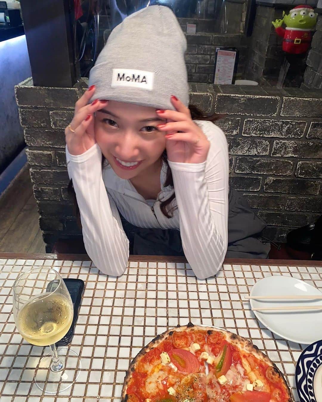 永富仁菜さんのインスタグラム写真 - (永富仁菜Instagram)「🩶🩶  #moma #newera #cap」9月27日 23時34分 - niina_nagatomi77