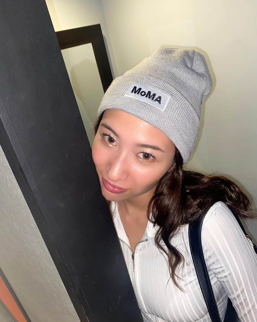 永富仁菜さんのインスタグラム写真 - (永富仁菜Instagram)「🩶🩶  #moma #newera #cap」9月27日 23時34分 - niina_nagatomi77