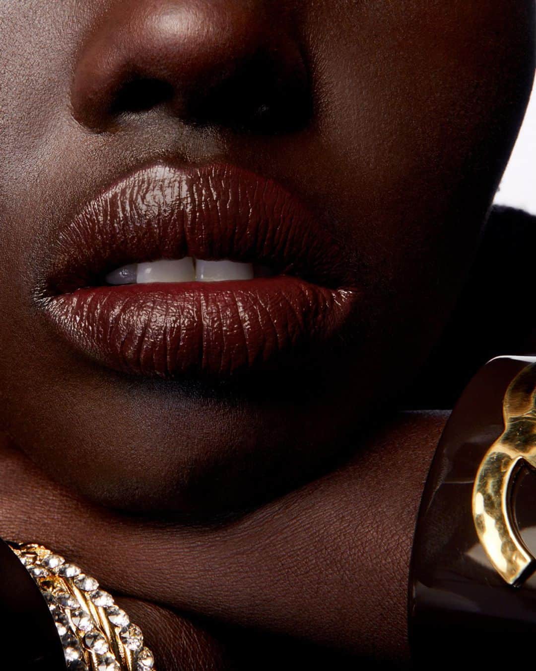 シャネルさんのインスタグラム写真 - (シャネルInstagram)「New 31 LE ROUGE.  The House's most exclusive lipstick, inspired by a legendary address: 31 rue Cambon, the birthplace of CHANEL creation. 12 intense, long-lasting shades, as well as skincare benefits for firmer, smoother, better moisturized lips.   Models are wearing the shades: Rouge Roman Rouge Fétiche Rouge Coromandel  #31LeRouge #CHANELMakeup」9月27日 23時38分 - chanelofficial