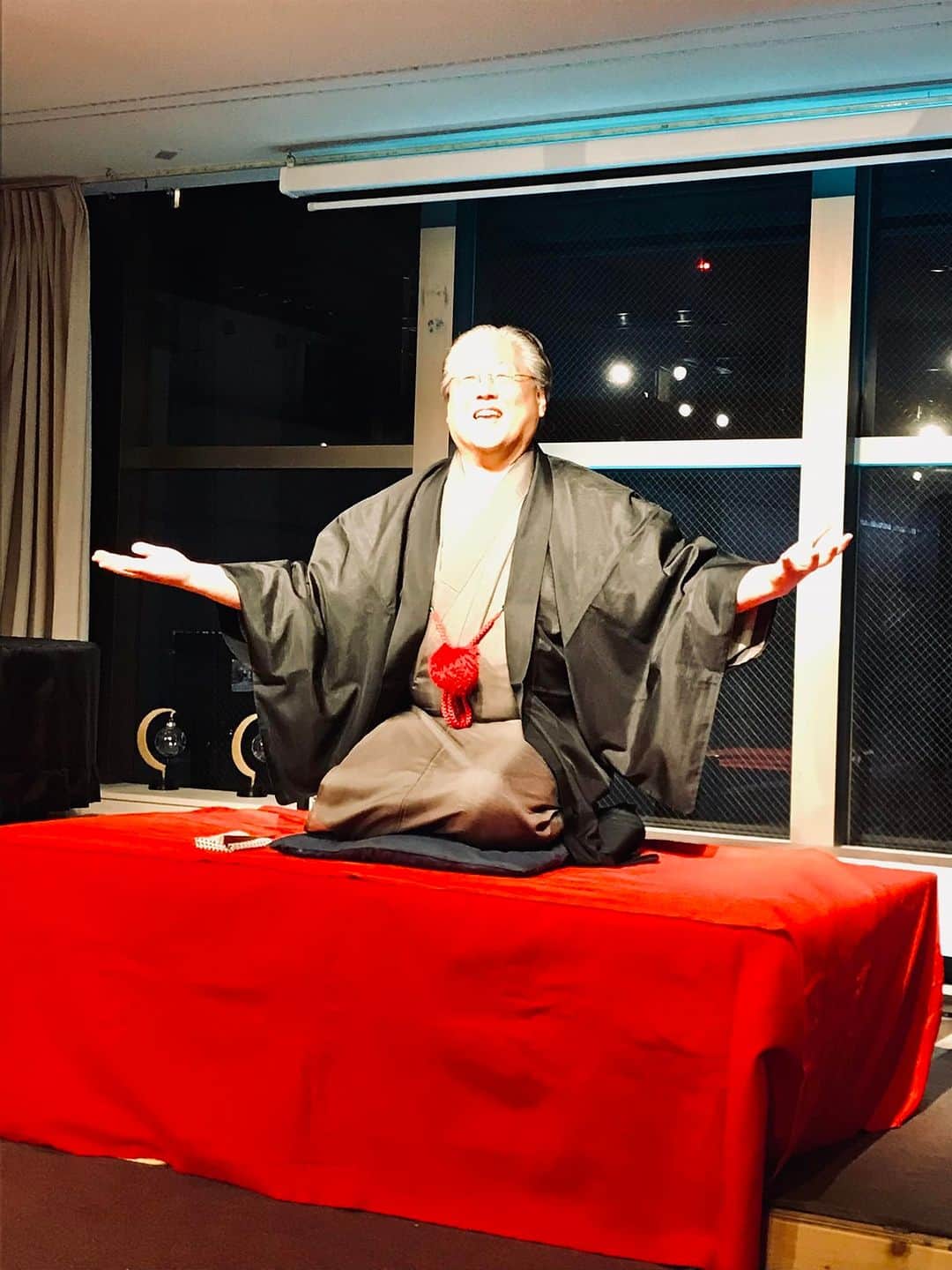 桂七福のインスタグラム：「今夜の「ぽっぽこ亭」も無事に終えました。 「つる」「警察うどん」の２席。 繁昌亭などの出番では15〜20分でまとめるのですが、こちらではすべてを語れます。 ダレないように集中する事にエネルギーが必要ですね。 次回は、10/25で〜す。 (桂七福)」
