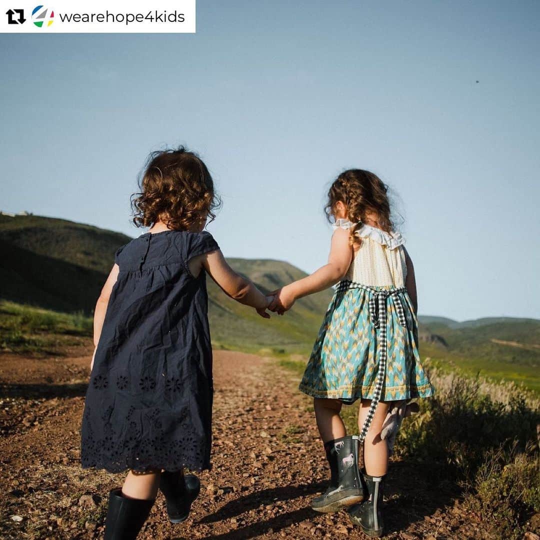 ニア・ヴァルダロスのインスタグラム：「Welcome to the 24 hour donation drive to support families who adopt! The donation link is in my bio! Any amount is appreciated!!」