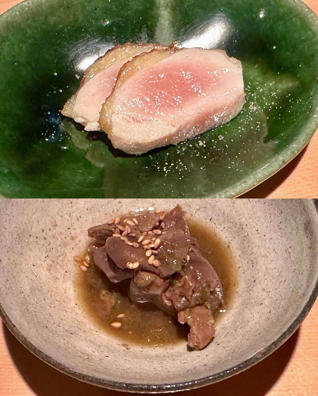 秋山具義さんのインスタグラム写真 - (秋山具義Instagram)「神楽坂『焼鳥 茜』。 ⁡ 林裕太大将の焼鳥とお料理の大ファンで、今日も全てが最高に美味しかった！ へべすが入った手羽先、素晴らしかった！ わさびにグリーンレモンピールが爽やかで美味しくて、わさびの新たな可能性を感じました！ 鹿児島出身の茜さんのさつま揚げも大好きすぎです！ 炭火が香ばしい、飲める親子丼、大オススメです！ ⁡ ⁡ 【お料理と〆】 ささみの湯引き 柿と春菊の白和え 胸肉 茹で落花生 砂肝の銀皮のやわらか煮 さつま揚げ(玉葱と胡麻、韮と人参、クミンとチーズ) 神楽南蛮の肉詰め オレンジチェリーという品種のほおずき 手羽元おろしポン酢 炭火が香ばしい飲める親子丼 鶏節塩そぼろミニ茶漬け ⁡ 【串】 ささみさび焼き わさびにグリーンレモンピール せせり 銀杏 手羽先 へべす入り 砂肝 山椒の香り やげん軟骨 ちょうちん  #焼鳥茜 #具義焼鳥2023 #具義丼2023 #具義神楽坂2023」9月28日 0時00分 - gugitter