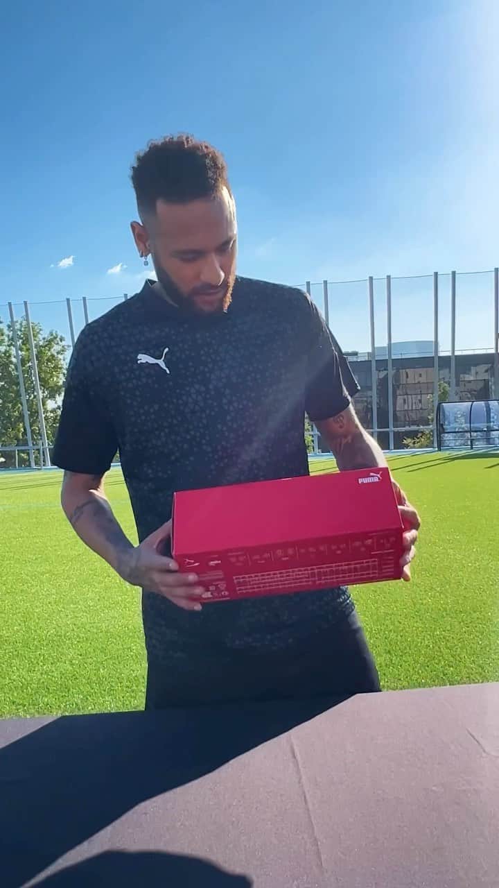 のインスタグラム：「We won’t disappoint you 😙👑 @neymarjr」