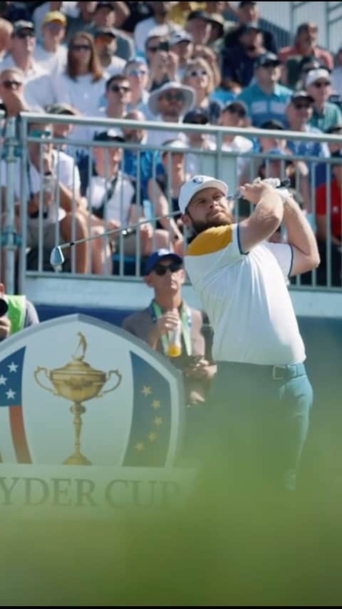 ティレル・ハットンのインスタグラム：「Proud to represent @rydercupeurope this week! Excited to get started. 🇪🇺💙」