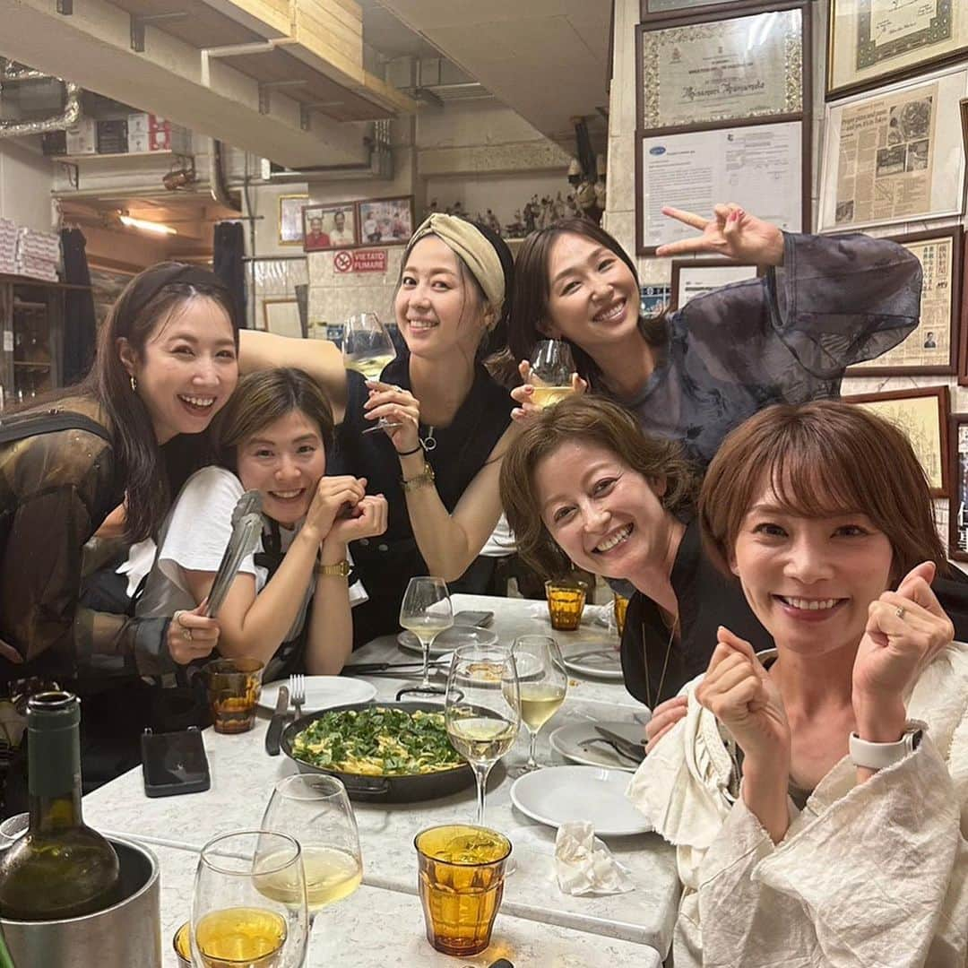 崎本ゆかりのインスタグラム：「🍕 大好きな皆と♡  こうして久々に外で集まれて  とっても嬉しくて何回も写真や動画を見返してる♩  あーー楽しい美味しい幸せな時間だった！  9月が終わってしまう前に 投稿🫶🏻」