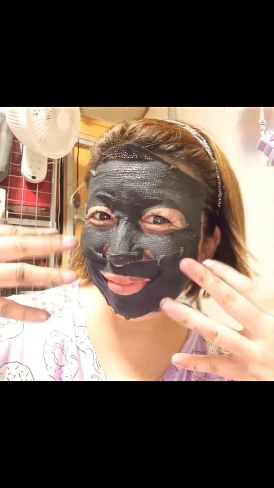 折原ゆかりのインスタグラム：「by : OUR TIGHTENING BLACK  MUD MASK Take on & Take off」