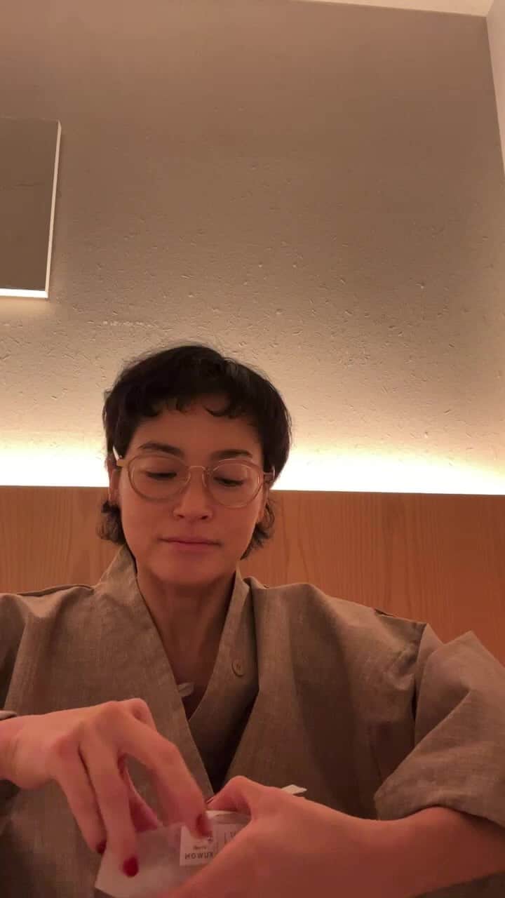 桃生亜希子のインスタグラム：「熱海で1人ゆるゆるLIVE⭐️ 前に頂いた質問に答えたり、ゆるゆるおしゃべりしたりしてます。 少し🤏だけ残します。 　途中、マコモ茶が口の両端に付いてたり😂ノーメイクボサボサだけど。🙏❤️」