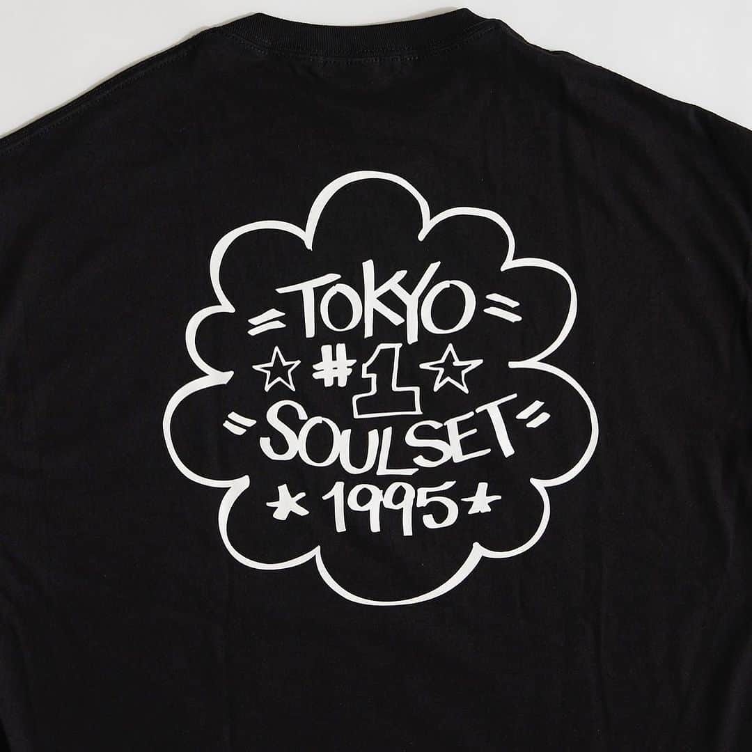 川辺ヒロシのインスタグラム：「‘95年のツアーに遊びに来てくれたHaze @erichazenyc が今はなき心斎橋クアトロの壁に描いたSOUL SETのタグと俊美のギターに描いてくれたタグを本人公認の元にTシャツにしました！光栄です！ @t1ss_official ec にて買えます」