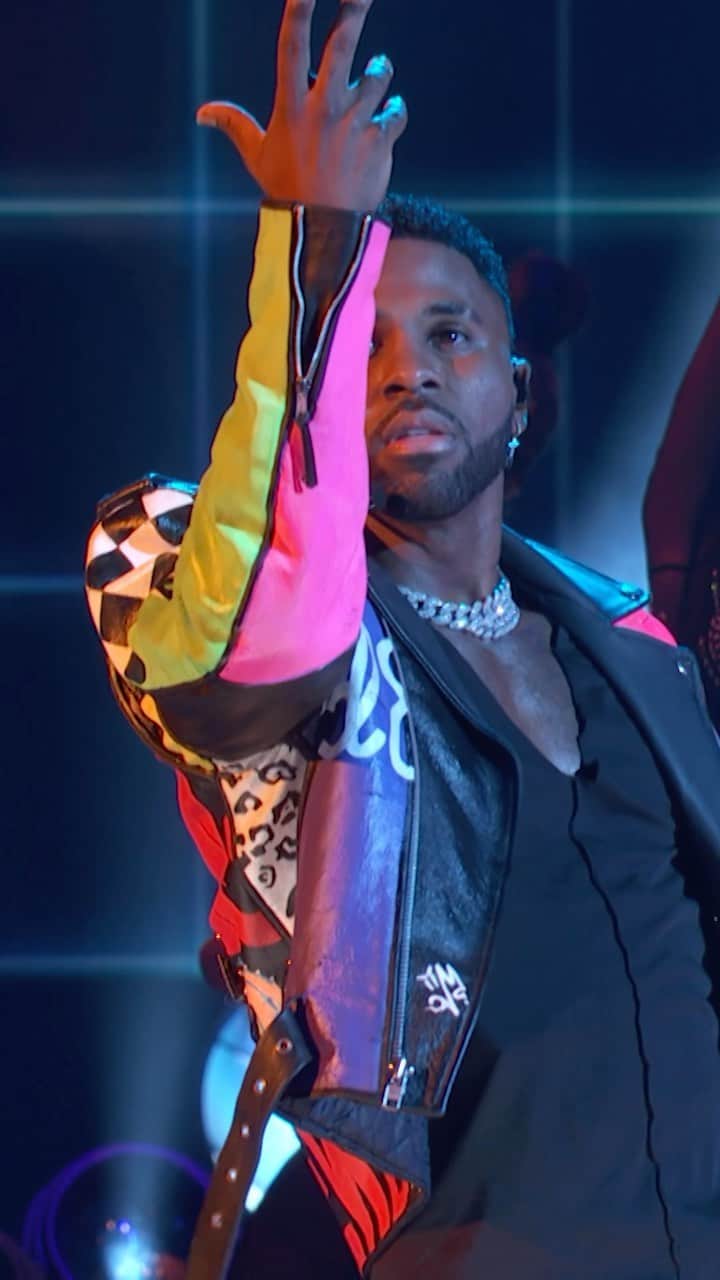 ジェイソン・デルーロのインスタグラム：「@jasonderulo, @annadeguzman, and Murmuration (@sadeckwaff) are full of surprises. Watch #AGT on @nbc and streaming on @peacock.」
