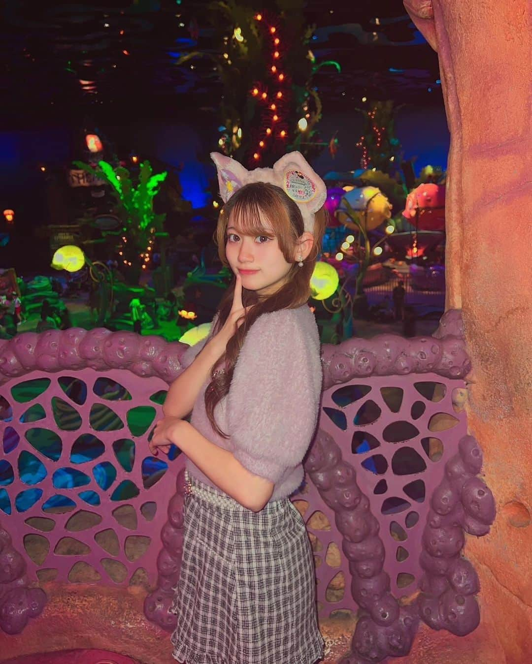 冨永真姫のインスタグラム：「🏰✨ 実羽ありがとう❤︎  #今日好き #カンヌン編  #シブサン #shibu3project #disneysea  #ディズニーシー  #フレンチガーリー  #ピンクコーデ  #リーナベルコーデ  #リーナベル #カチューシャ #2023 #9月26日 #jk #fjk #映えスポット」