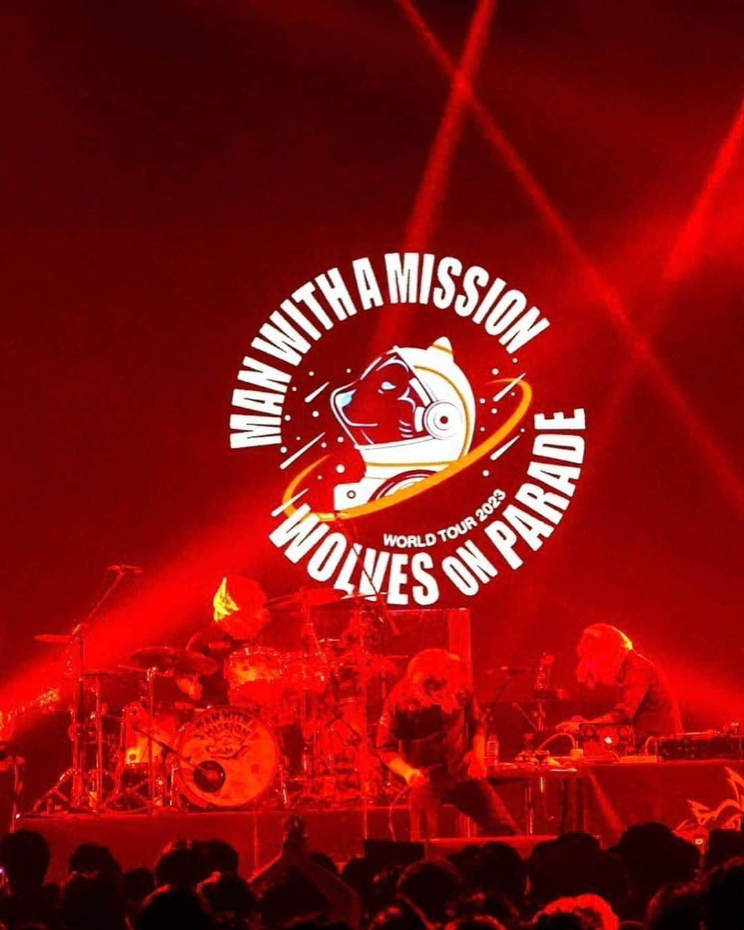 Man With A Missionさんのインスタグラム写真 - (Man With A MissionInstagram)「Wolves on Parade in Jakrta We came back pretty fast huh?  Kalian mantap! Terima kasih Jakarta!  #manwithamission  #wolvesonparade #jakarta #indonesia #terimakasih」9月28日 10時47分 - mwamofficial