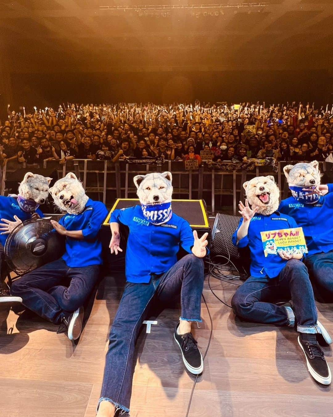 Man With A Missionさんのインスタグラム写真 - (Man With A MissionInstagram)「Wolves on Parade in Jakrta We came back pretty fast huh?  Kalian mantap! Terima kasih Jakarta!  #manwithamission  #wolvesonparade #jakarta #indonesia #terimakasih」9月28日 10時47分 - mwamofficial