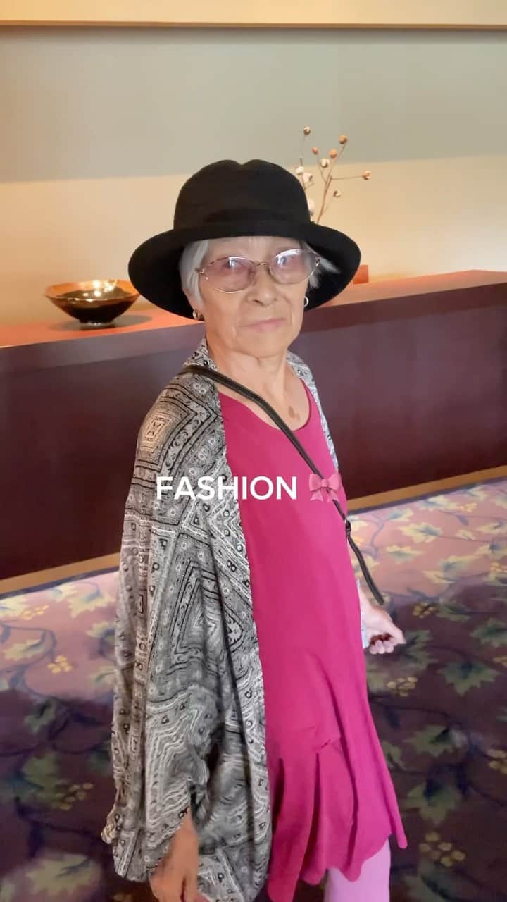フェン・シャーニィーのインスタグラム：「ps. She won 1000yen at pachinko that day 🫶🏻👵」