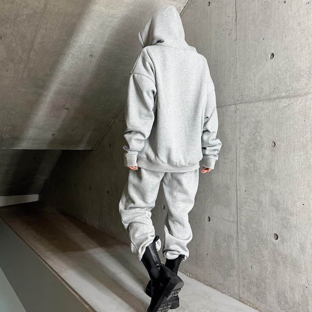 Select Shop MIRROR9さんのインスタグラム写真 - (Select Shop MIRROR9Instagram)「. 9/28(thu)20:00〜 New Arrival  ✔︎Embroidery zip homdie¥16,500(tax in) color/BK GY WH size/M L XL  ✔︎Embroidery short sweat tops¥12,100(tax in) color/BK GY WH size/S M  ✔︎Embroidery sweat pants ¥16,500(tax in) color/BK GY WH size/S M  L  ✔︎ Kid's Embroidery sweat set up/3color ¥8,800(tax in)  ※キッズアイテムは裏起毛ではなく裏毛素材となります。  #MIRROR9 #ミラーナイン」9月28日 10時58分 - mirror9official