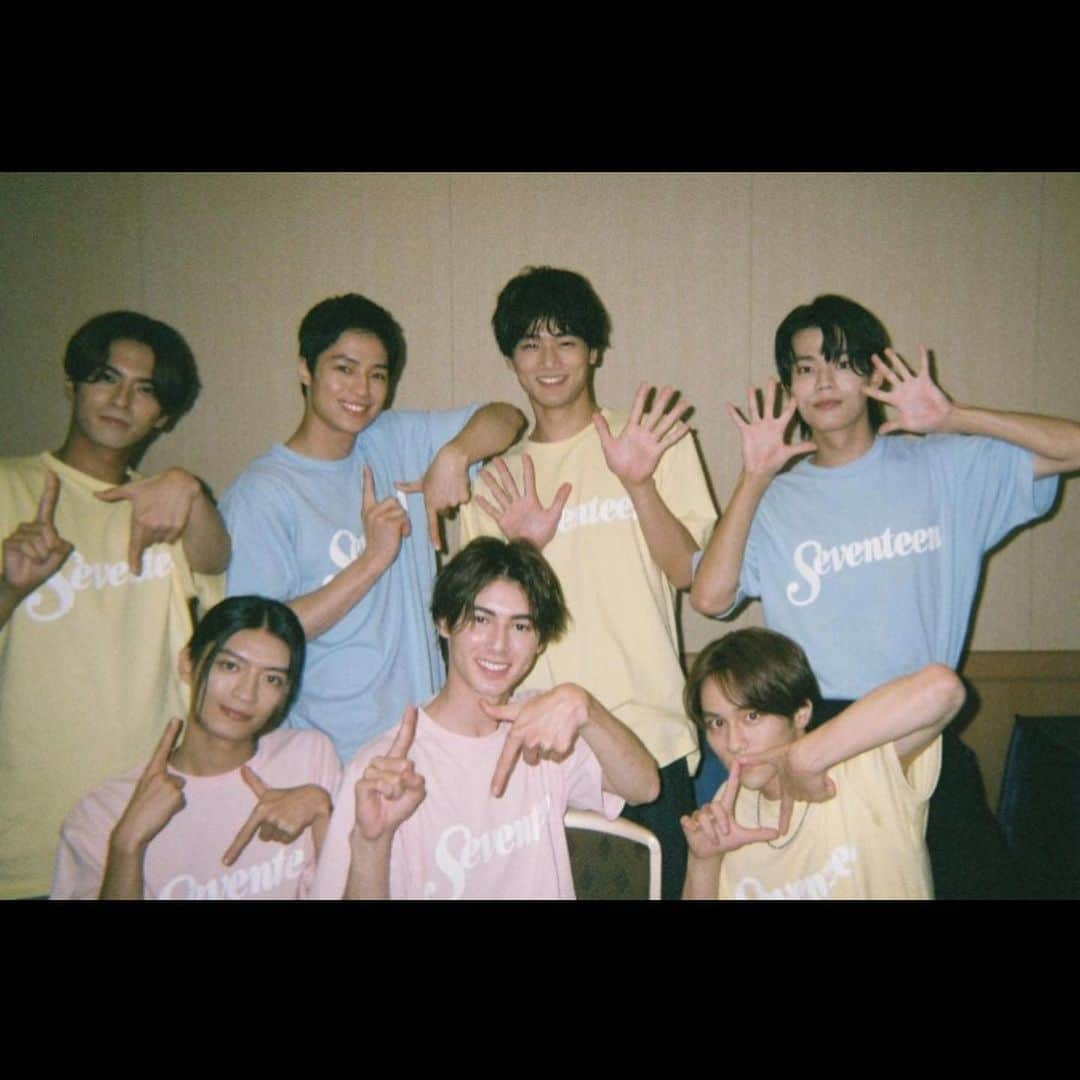 Seventeenさんのインスタグラム写真 - (SeventeenInstagram)「#ST写真部 Vol.6 メンズゲスト編🩵💙  #Seventeen夏の学園祭2023 の舞台裏をフィルムカメラに抑えたよ📸🎞️ 最後はイケメンゲストの貴重なフィルム写真たち👬🏻  いいねと保存をしてね💞  #セブンティーン #Seventeen #セブンティーン  #seventeen夏の学園祭2023 #セブンティーン学園祭  #ST夏の学園祭2023 #夏の学園祭  #セブンティーン夏の学園祭 #学園祭 #イベント  #ファッションショー #オフショット #STモデル #モデル  #ファッションイベント #写るんです #山下幸輝 #中尾暢樹 #翔 #杢代和人 #中川大輔 #日向亘 #夏生大湖」9月28日 11時09分 - seventeenjp_mag