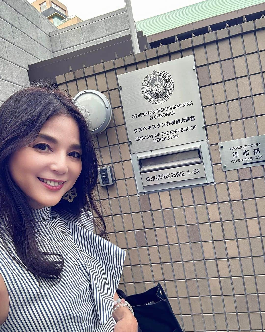 加藤美佐子のインスタグラム：「☘️笑顔プラス子供支援協会☘️  ウズベキスタン共和国大使館🇺🇿イベントに 親子の皆さんと参加して参りました😊❣️  大使館には5月にもご招待で訪れたのですが ガーデンでのイベントは初めてです☘️ 大使のお話や、ウズベキスタンの世界遺産の話 お食事はワインにナッツに🍷🥜 是非1度食べていただきたい「プロフ」はいくらでも食べられる美味しさです😆💓💓  ウズベキスタンへは飛行機の直行便で約8時間で行くことが出来ます✈️  あの鮮やかなブルーのモスクや建造物を、シルクロードの歴史を感じながら訪れてみたいですね🥰✨✨  花やしきイベントでヘルプに来てくれたかな恵ちゃん 素敵なイベントありがとうございました❣️❣️  ⁡ ⁡ ⁡ ⁡ ✨笑顔の種まき活動✨ 児童養護施設・支援ホーム・一人親家庭の親子の支援 ⁡ ☘️一般社団法人笑顔プラス子供支援協会☘️ @egao.plus web はプロフィールよりリンク 活動実績 ■浅草はなやしき貸し切り 200名ご招待 ■ラグビー観戦100名ご招待 ■イチゴ狩りご招待 ■親子頭皮マッサージセミナー 施設定期訪問 ⁡ ⁡ #笑顔プラス #笑顔プラス子供支援協会 #子供支援 #ひとり親家庭支援 #笑顔が1番 #😊😊😊 #非営利団体 #遊園地貸切招待 #ウズベキスタン #ウズベキスタン大使館 #秘密結社password  #Uzbekistan」