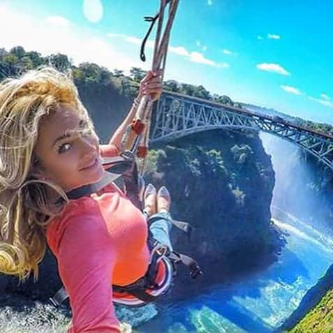 アリサ・ラモスさんのインスタグラム写真 - (アリサ・ラモスInstagram)「The only thing happening as I get older is I just keep getting better at things, like zipline selfie-tography. 💪😂  Luckily I had done this Zipline before 5 years ago (see the last pic with bad editing), so I knew exactly how to pose and angle the camera!  To get this shot I would recommend keeping your camera in video (with as wide of a zoom as possible) then doing a screen grab to get the photos, that way you have both!  It was actually quite a lovely little ride despite the extreme height…the only scary part was watching the people bungee jump off the bridge …which I did right after this.  BTW recently some random ppl have been saying I only do these extreme adventures for social media posts. That is false, I do them for fun bc I am an adrenaline junky AND for social media posts. 😂 (they will hate to know that posting is part of my full time lucrative job teehee)  Would you Zipline here? Think you can nail this shot?  #victoriafalls #zipline #victoriafallszipline #zambia #zimbabwe #mylifesatravelmovie #adventure #adrenalinejunkie #adrenaline #travelpgotography #selfietography」9月28日 2時17分 - mylifesatravelmovie