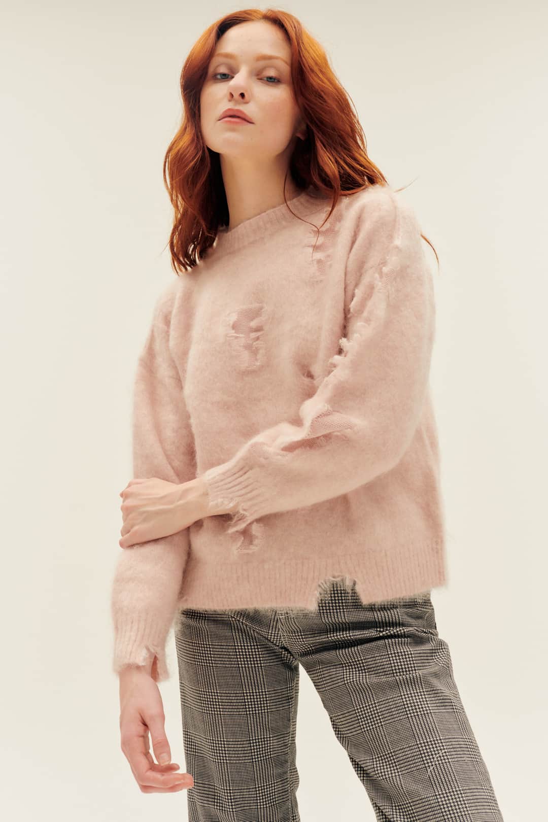 のインスタグラム：「Ballet core meets punk princess 🩰 Maeve wears our favorite R13 baby pink deconstructed sweater and plaid ‘Jane’ jean.」