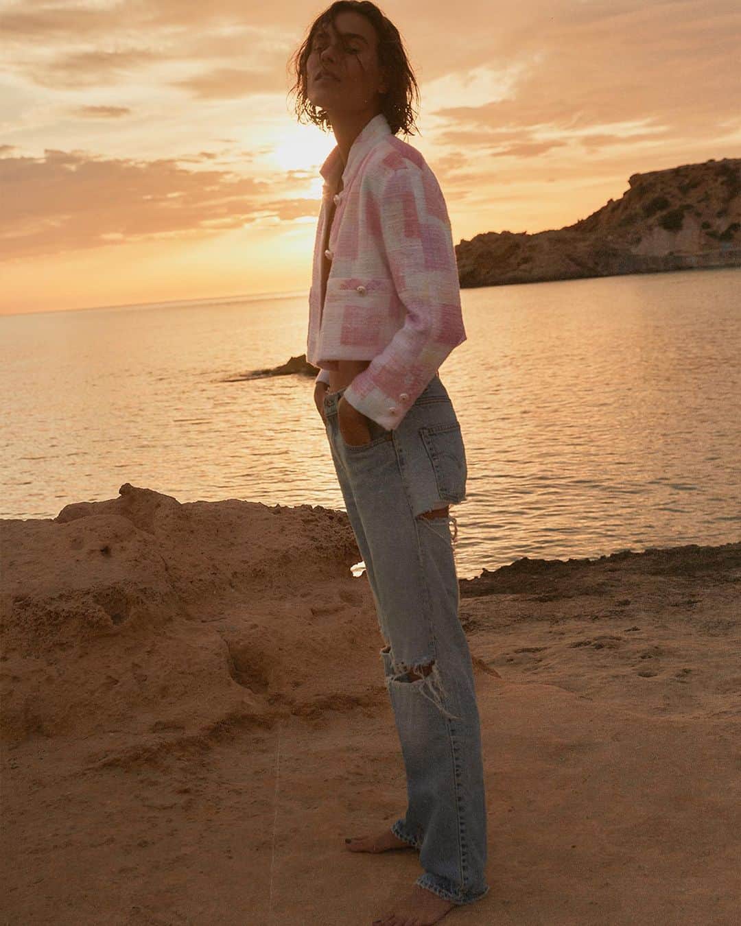 ゾーカーセンさんのインスタグラム写真 - (ゾーカーセンInstagram)「Sunsets with VERA 💕 Wearing Chanel jacket and vintage Levi’s  @veravanerp  @evacopper」9月28日 2時22分 - zoekarssen