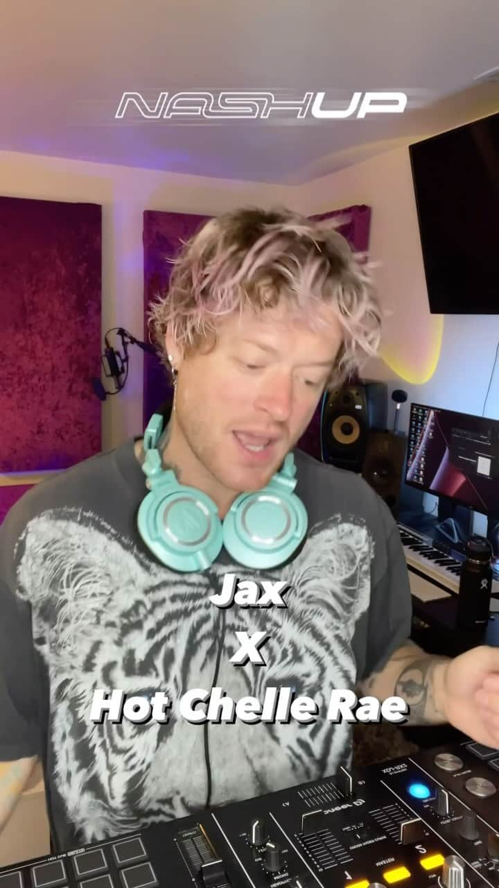 ナッシュ・オーバーストリートのインスタグラム：「Ok I see you with the truth or dare @4livs … not sure that’s how you play the game but I’ll bite.  @jax and my band @hotchellerae ⁉️ at 40bpm apart?  Challenge accepted✅ #jax #hotchellerae #mashup #cinderellasnapped #tonighttonight」