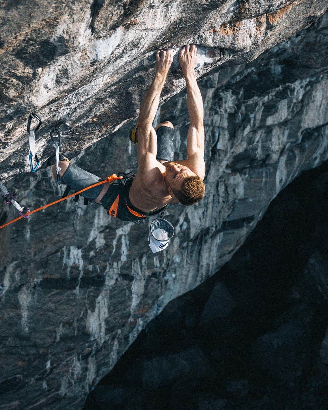 ヤコブ・シューベルトのインスタグラム：「B.I.G. [9c] Took me a while to sort out my thoughts about my most important ascent so far.  I’d like to start with a huge shoutout to @adam.ondra for bolting this incredible line and inviting me to try it with him. It was such a cool process and in the end it does feel like a team ascent to me, since we helped each other so much and figured out the route much quicker that way. I‘d have never been able to send this beast without you, Adam and fully appreciate the effort that goes into finding and bolting such a king line 🙏 Without a doubt, B.I.G is 5 stars and I can’t wait for more people to try it!   My reflections regarding the grade: When we started trying this route last year, I initially thought it could very easily be 9c, but after making a lot of progress very quickly and feeling pretty close on it after 2 weeks already, Adam and me both were pretty confident it’ll be 9b+. But somehow we tried a lot more and didn’t make much progress and in hindsight I don’t even think we were actually that close, because we were mostly struggling to stick the crux move and believed to be in for the send once that happens. Knowing how my attempts unfolded this season puts things into a different perspective, as I stuck that move four times without sending.   My reference for 9b+ is Perfecto Mundo which I sent in about 3 weeks of work and which felt way easier to me than B.I.G. The only other guy who tried B.I.G. a lot is Adam and I’m happy he shared all his opinions with me which definitely helped me draw my conclusions. I felt at a point where I had found the most efficient way possible for me, the whole route was worked out perfectly and I didn’t see any room for improvement. So all that it came down to was my physical & mental shape which I think are very good right now. Given the current information that I have and considering Adam’s opinion, it feels right to propose 9c and I’m looking forward to see what time will tell. You can find some more specific thoughts on my profile on @thecrag_worldwide   Anyways, the one thing I know for sure is that it will always be one of my most memorable ascents ❤️  Photo by @alpsolut.pictures and @moritz.klee」