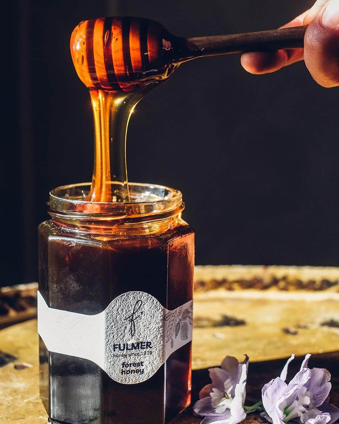 Our Food Storiesさんのインスタグラム写真 - (Our Food StoriesInstagram)「Werbung|Advertisement We are super excited to team up with @fulmerhoney a family owned company from Hungary, with nearly 100 years of family tradition and craftsmanship. We created two delicious recipes with their premium quality honey for you. We used their wonderful acacia honey to make a gluten-free granola, served with poached pears - the perfect autumn breakfast 🍯 We also made a delicious salad dressing with their special Fulmer Amirkaal honey, which is the most special honey we ever tasted! It has a thick, creamy and silky texture and it's from the remote mountains of central asia, a place with unspoilt nature and bees in their ancient freedom. Get the recipe and more information about Fulmer and their exquisite honey on the blog, link is in profile. #fulmer #fulmerhoney _____ #onthetable #gatheringslikethese #gathering #glutenfreefood #glutenfreerecipes #glutenfreeeats #granolabowl #granolarecipe #frühstücksrezept #glutenfrei #glutenfri #honeylovers #honig #honiggläser #foodstylist #foodphotographer #stilllifephotography #pearrecipes #autumntable #autumnrecipes」9月28日 2時44分 - _foodstories_