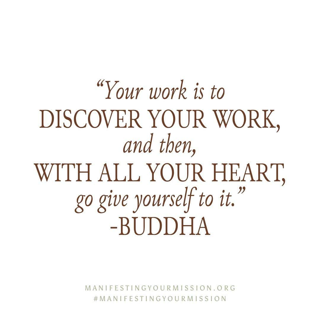 ブリアンナ・ブラウンのインスタグラム：「What is your work and are you giving your heart to it fully?  ⠀⠀⠀⠀⠀⠀⠀⠀⠀ If not, why not?  ⠀⠀⠀⠀⠀⠀⠀⠀⠀ I 🤎 this quote and here is why… ⠀⠀⠀⠀⠀⠀⠀⠀⠀ Many times over, I have rediscovered my need to be creative, to give back, to create something I feel is of value.  ⠀⠀⠀⠀⠀⠀⠀⠀⠀ When I give my heart to whatever creative project(s) I’m focused on that day I feel more alive, useful, valuable. Even if no one else can see or applaud, give a raise or an award for that creative endeavor. I feel like I’m using the gifts and talents I’ve been blessed with and developed to add a little more light or levity or joy in this world.  ⠀⠀⠀⠀⠀⠀⠀⠀⠀ Something to brew on…. ⠀⠀⠀⠀⠀⠀⠀⠀⠀ 🤎🌟🙏🏽」