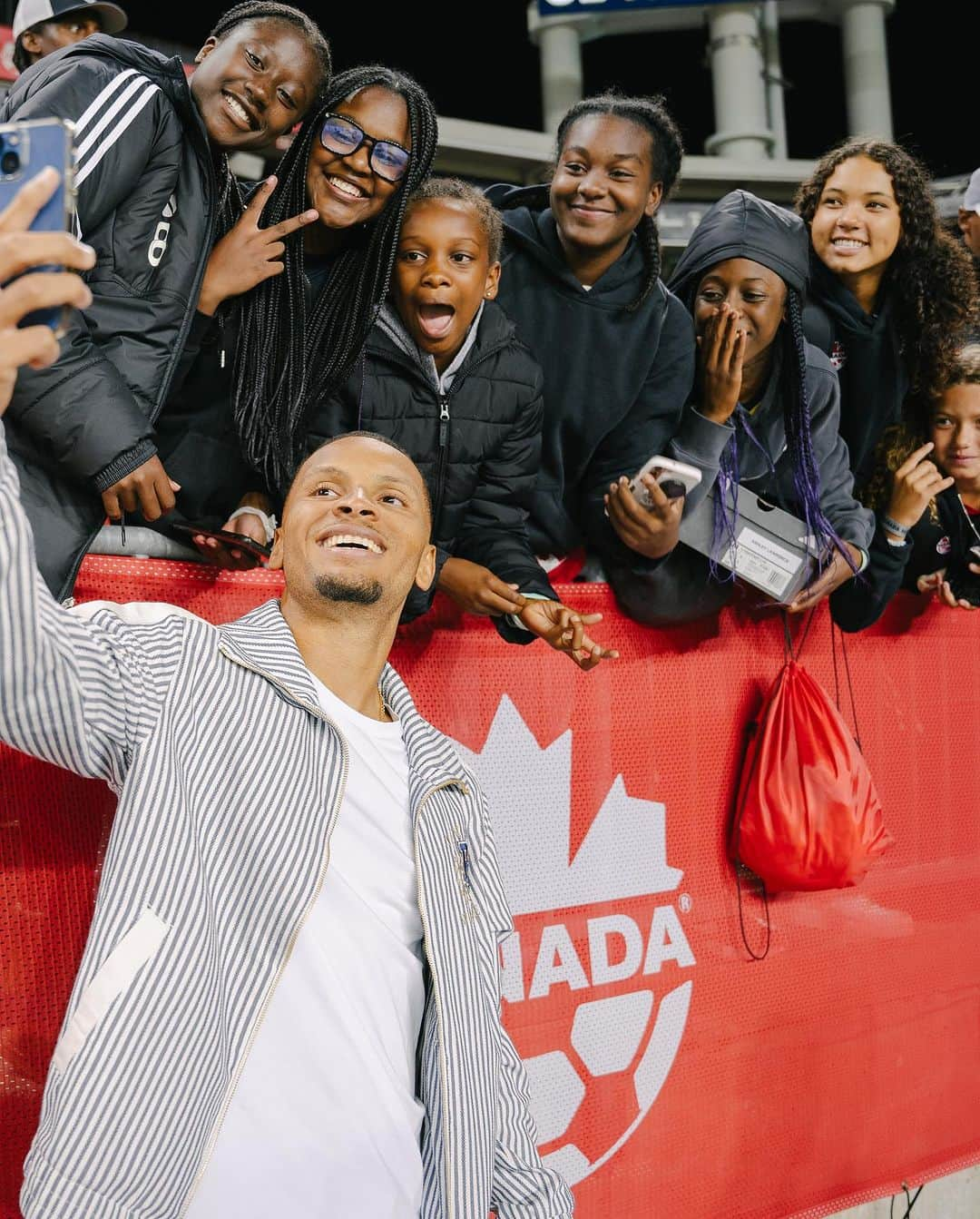 アンドレ・ドグラスさんのインスタグラム写真 - (アンドレ・ドグラスInstagram)「Amazing performance by the Canadian Women’s Soccer Team last night! The energy was insane! Congratulations on Qualifying  for the Olympics and securing your ticket to Paris 2024!  🙏🏽🇨🇦🍁  📸: @kenny.zhong」9月28日 2時41分 - de6rasse