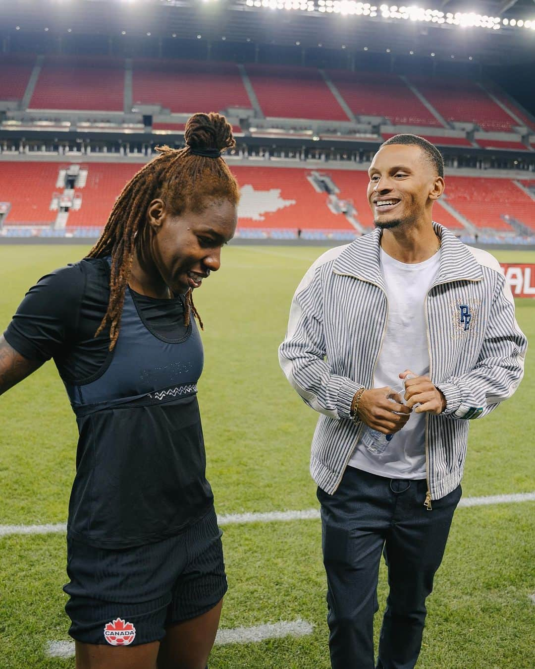 アンドレ・ドグラスさんのインスタグラム写真 - (アンドレ・ドグラスInstagram)「Amazing performance by the Canadian Women’s Soccer Team last night! The energy was insane! Congratulations on Qualifying  for the Olympics and securing your ticket to Paris 2024!  🙏🏽🇨🇦🍁  📸: @kenny.zhong」9月28日 2時41分 - de6rasse