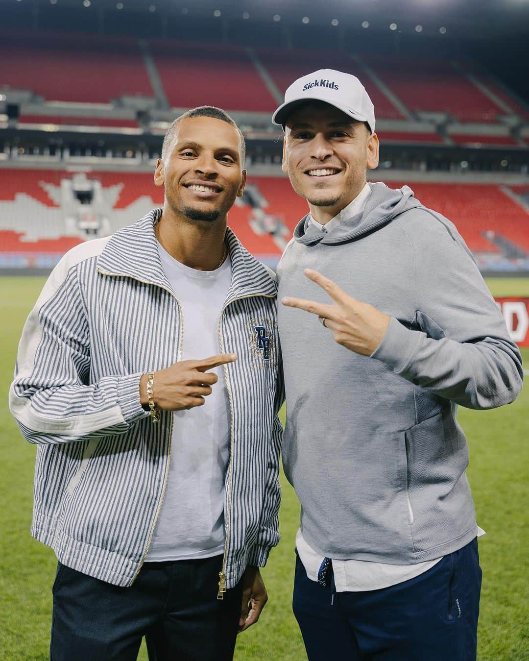 アンドレ・ドグラスさんのインスタグラム写真 - (アンドレ・ドグラスInstagram)「Amazing performance by the Canadian Women’s Soccer Team last night! The energy was insane! Congratulations on Qualifying  for the Olympics and securing your ticket to Paris 2024!  🙏🏽🇨🇦🍁  📸: @kenny.zhong」9月28日 2時41分 - de6rasse