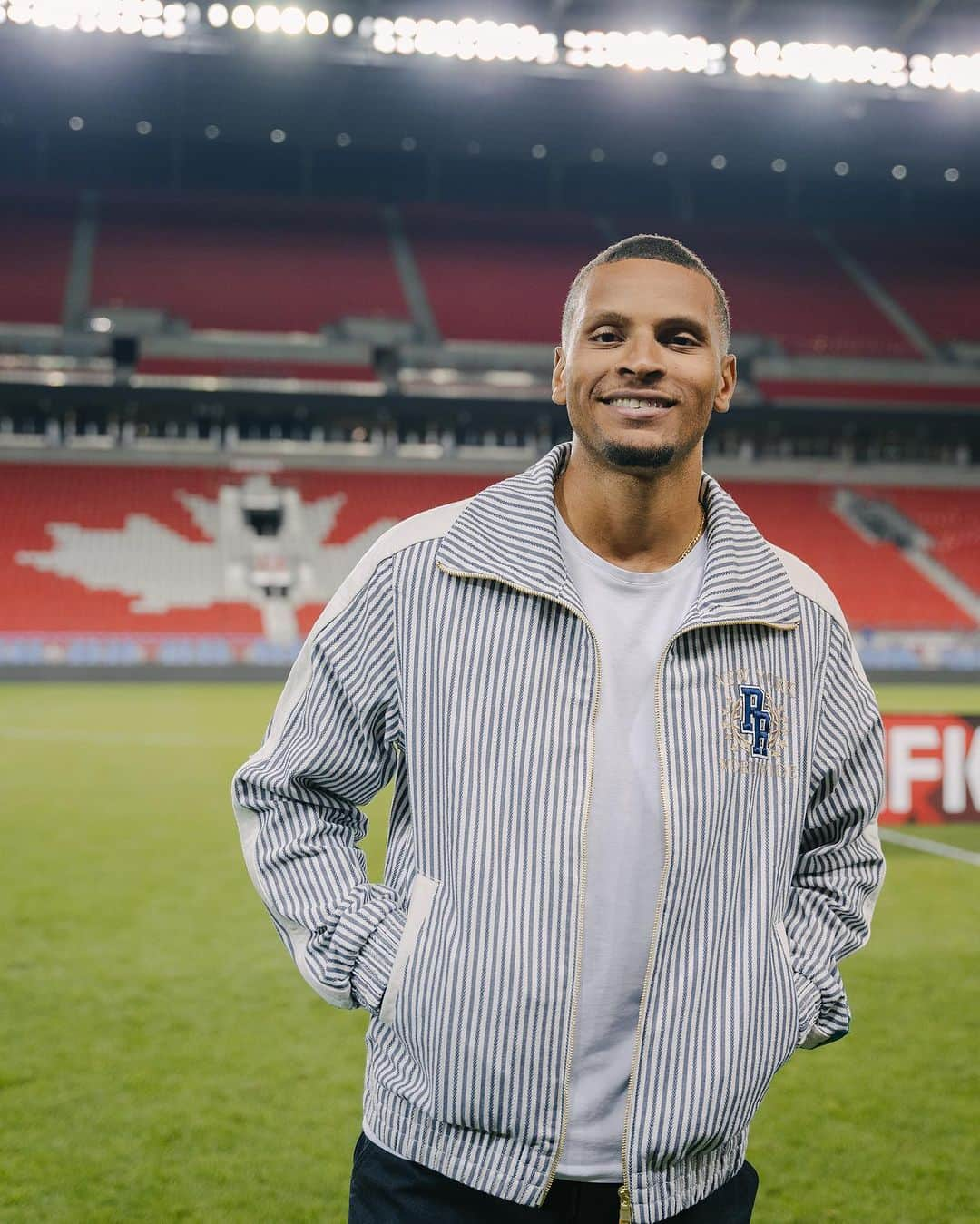 アンドレ・ドグラスさんのインスタグラム写真 - (アンドレ・ドグラスInstagram)「Amazing performance by the Canadian Women’s Soccer Team last night! The energy was insane! Congratulations on Qualifying  for the Olympics and securing your ticket to Paris 2024!  🙏🏽🇨🇦🍁  📸: @kenny.zhong」9月28日 2時41分 - de6rasse