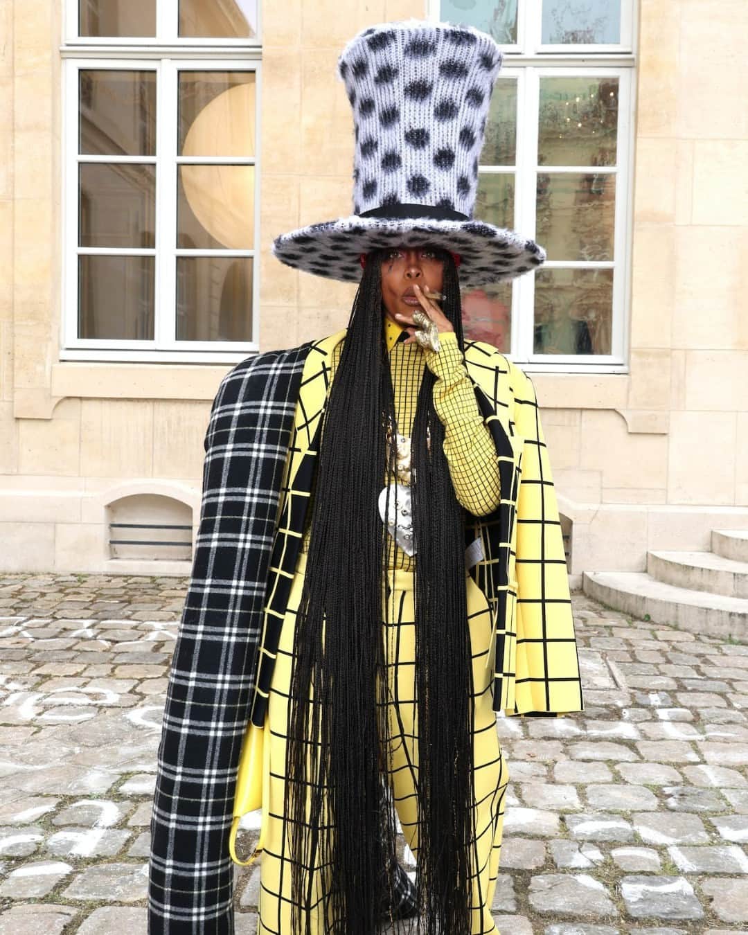 Nylon Magazineのインスタグラム：「Paris Fashion Week is already off to a great start. From Usher and Erykah Badu in their Marni best and Pamela Anderson suited up in The Row; to Jennifer Lawrence, Rosalía, and Jenna Ortega seated beside each other at Dior — our favorite style stars are closing out the fashion month circuit strong.   Keep up with the buzziest celebrity front-row appearances at #PFW, with more to be updated, at the link in bio.  📸  Getty」