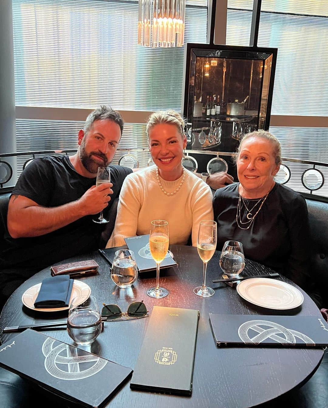 キャサリン・ハイグルさんのインスタグラム写真 - (キャサリン・ハイグルInstagram)「While I was in New York with my mom and Josh last week we had one of the most spectacular dinners I’ve ever had in my life at @hutongnyc I can not stop thinking about that meal and longing for another! The space is incredibly vibey and beautiful and we were treated like royalty by the incredible maître d’ Raafet Olian and the team of staff and chefs… truly I cannot speak more highly of this restaurant! It was the culinary highlight of our trip! If you’re making a trip to the city, or already live there, do yourself a favor, and make a reservation! You will not be disappointed! Just had to share! 😊❤️ #hutongnyc @theshanghainyc」9月28日 2時46分 - katherineheigl