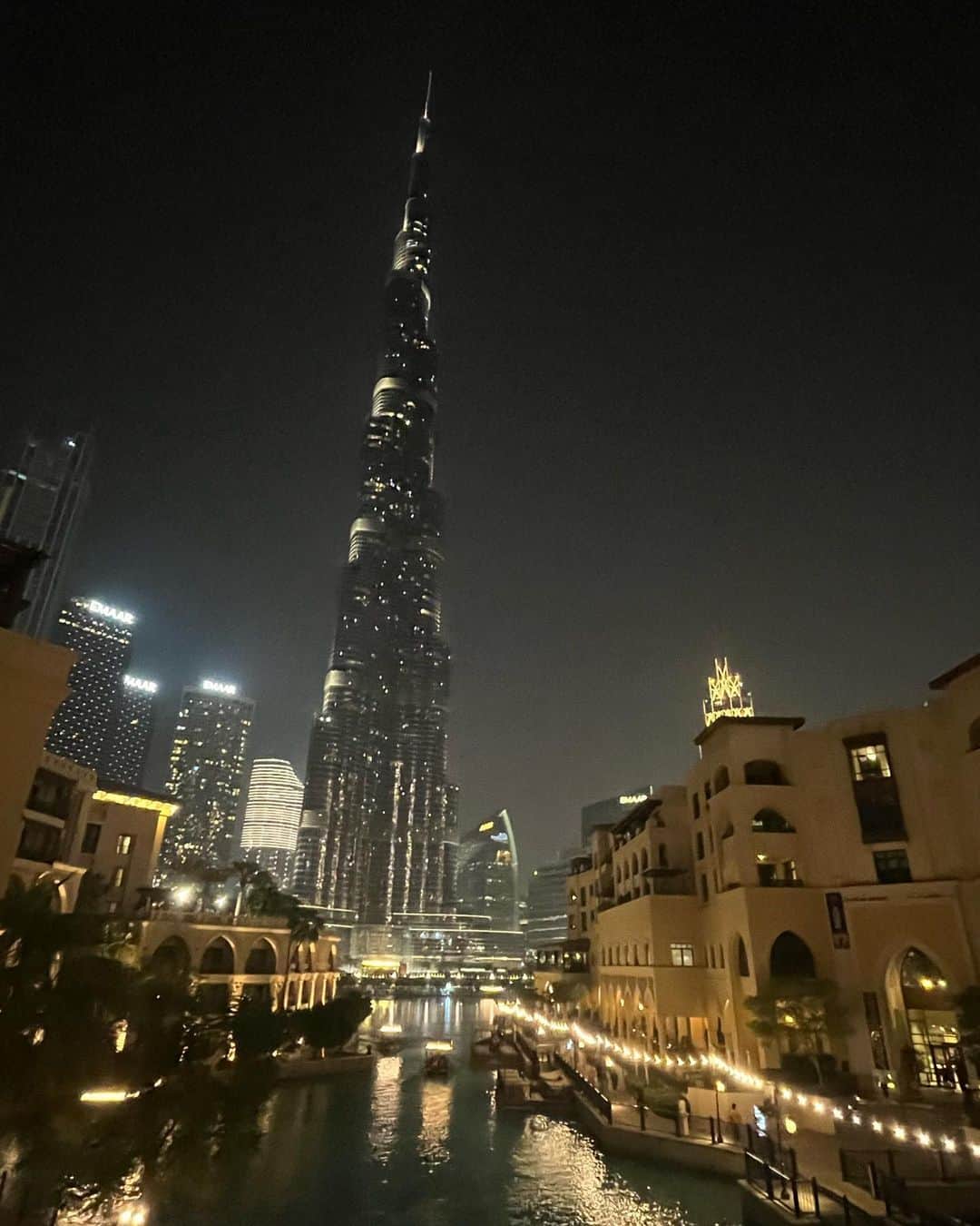 志村玲那さんのインスタグラム写真 - (志村玲那Instagram)「#ブルジュハリファ #知ってる〜？ #ただのめっちゃ高いビル  #ドバイファウンテン #噴水ショー #みてきたの #すごい楽しかった #綺麗だったよ #毎日見られるらしい  #キラキラ #夜のお出かけ  #Dubai  #ドバイ #BurjKhalīfa #burjkhalifa  #DowntownDubai #DubaiFountain #BurjLake  #ドバイモール　#dubaimall」9月28日 2時50分 - rena_shimura
