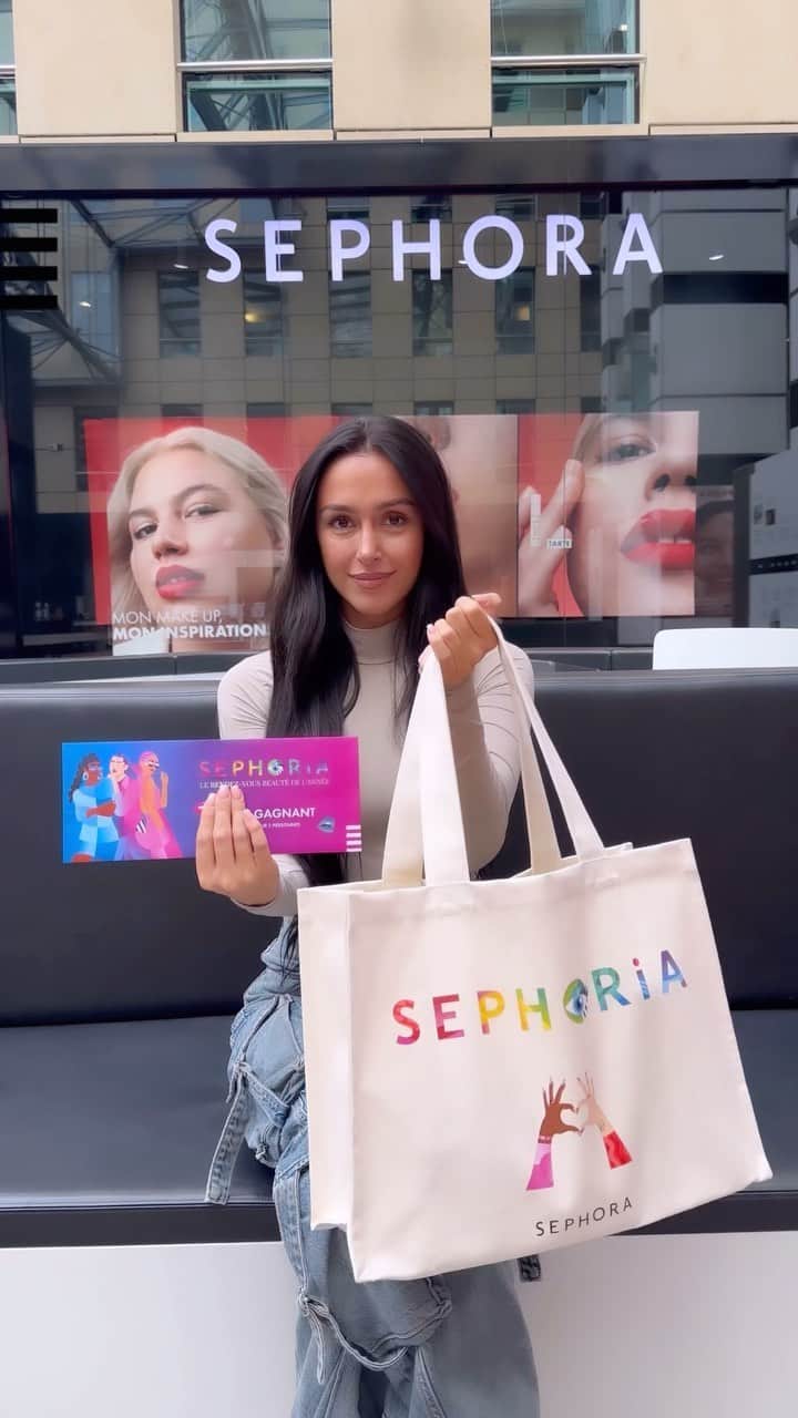 セフォラのインスタグラム：「🚨 ALERTE CONCOURS 🚨 Nous vous donnons l’opportunité de remporter un billet gagnant, pour vous et votre +1, pour participer à notre rendez-vous beauté de l’année SEPHORiA le 7 octobre 2023 à Paris 🔥 Deux billets sont à gagner !  Pour participer, c’est simple : ✨ Suivre @sephorafrance  🫶🏻 Liker ce post  👀 Mentionne la personne avec qui tu aimerais venir  ⭐️ Double tes chances en partageant ce post dans ta story en identifiant @sephorafrance.   Fin du concours le 02/10/23 à 23h59. La personne gagnante sera contactée directement en MP par @sephorafrance. Les transports et l’hébergement ne sont pas pris en charge.  #SephoraFrance #SEPHORiAFrance #Contest」