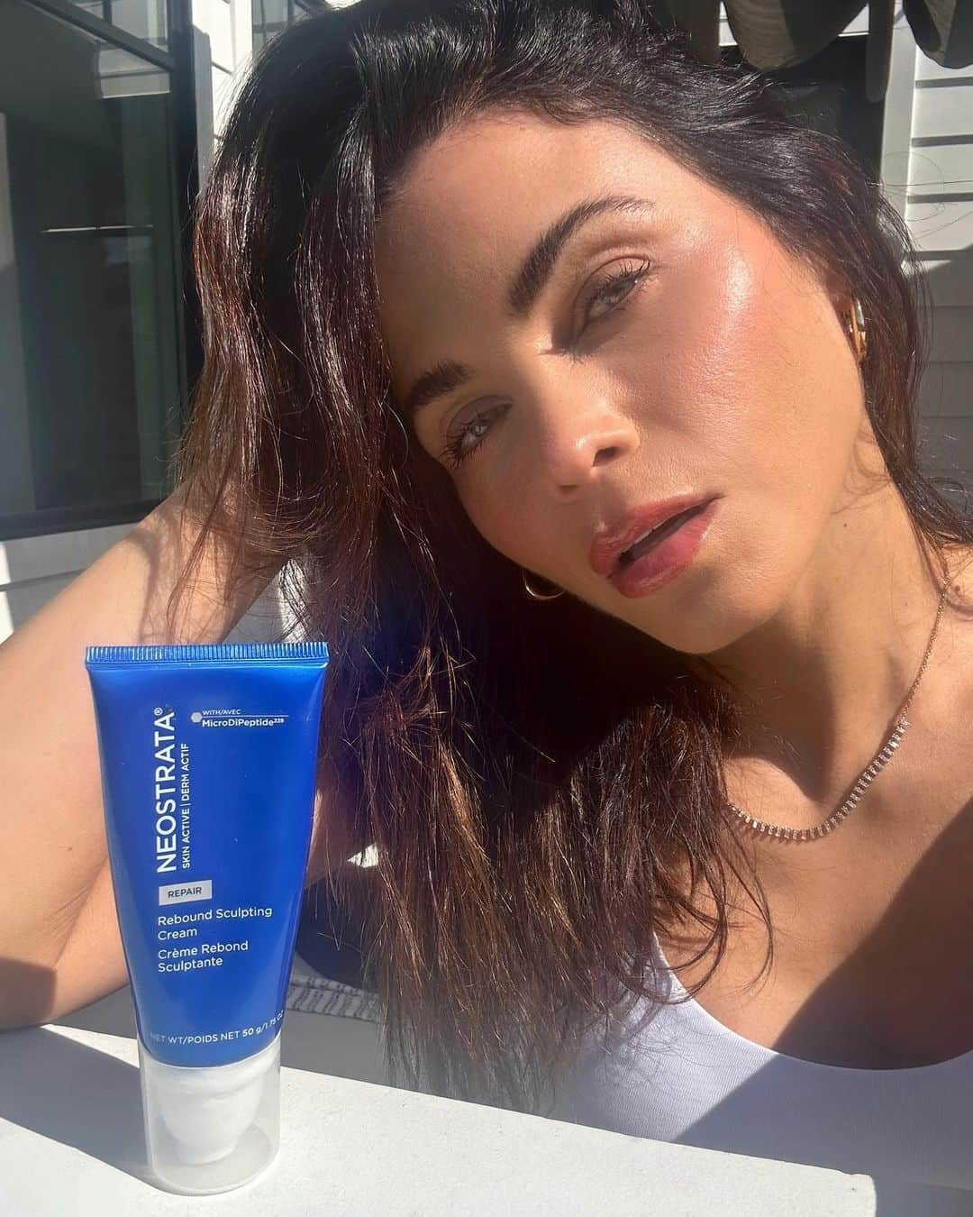 ジェナ・ディーワンさんのインスタグラム写真 - (ジェナ・ディーワンInstagram)「My new skincare holy grail 🙌🏼 #ad @neostrata just launched their new Rebound Sculpting Cream and it is truly AMAZING! The cream is formulated with MicroDiPeptide229 which is known to address the 10 key signs of aging and also target the look of depleted collagen and elastin... #iykyk!! Since I’ve started using it, I’ve noticed a big difference in my skin looking firmer and brighter✨ Head to the link in my bio to learn more about the magic that is the Rebound Sculpting Cream! #ReboundAndBounceBack #Neostrata #OGofAcids」9月28日 3時05分 - jennadewan