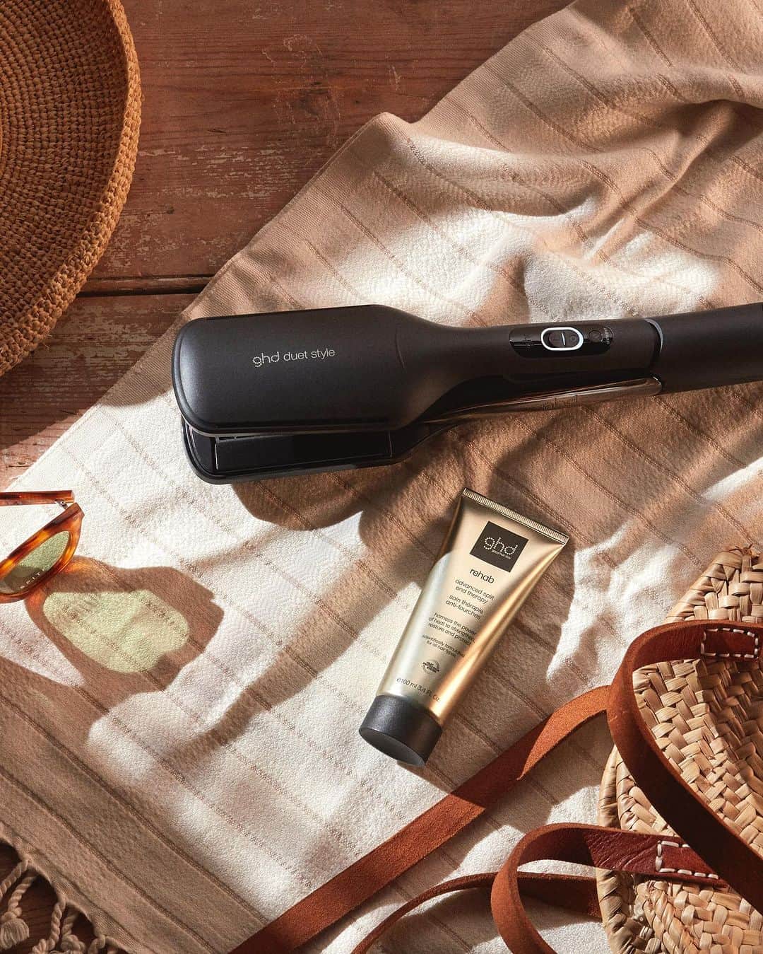 ghd hairさんのインスタグラム写真 - (ghd hairInstagram)「Our post summer saviours 🌞⛱️ Hair feeling dry and damaged from the sun and swimming pool exposure?  ✨ How can ghd rehab help: A nourishing hair treatment, protecting the integrity of your hair by sealing hair cuticles for sleeker, smoother, shinier results, lasting for up to 10 washes to protect and strengthen damaged hair fibres. Working in harmony with your ghd heated tools to protect your locks.  ✨How can duet style help: Infinity sensors predict your hair's needs to maintain an optimal low styling temperature from root to tip, for best-in-class performance that respects your hair with no heat damage**. Achieving gorgeously sleek, smooth and glossy hair with unprecedented softness for up to 48h**.   *no thermal hair damage detected after 100 cycles of 4 passes in wet to style mode vs naturally dried hair  ** consumer testing, 142 women, June 2021 (ROW), 109 women, Oct 2021 (China).  #ghd #ghdhair #duetstyle #hairhealth #hairhealthtips #hairhealthhack」9月28日 3時05分 - ghdhair