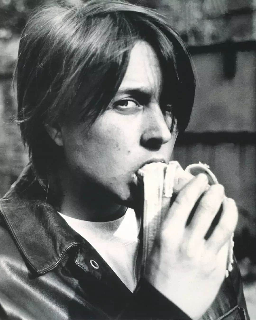 テート・ギャラリーさんのインスタグラム写真 - (テート・ギャラリーInstagram)「Provocative, brash and tender — with a side of bananas. 🍌 #SarahLucas's 'HAPPY GAS' is sure to make you look twice.   👠🪑🍆  Lucas's new solo exhibition explores the whole spectrum of what it means to be human. Her self-portraits, soft sculpture figures and installations share a characteristic humour and daring that break boundaries and taboos, creating a gallery experience unlike any other. Expect fleshy torsos, suspended spheres of squishy breasts, and platform stilettos.   👀 See for yourself—'HAPPY GAS' opens tomorrow at Tate Britain. #HappyGas」9月28日 3時20分 - tate