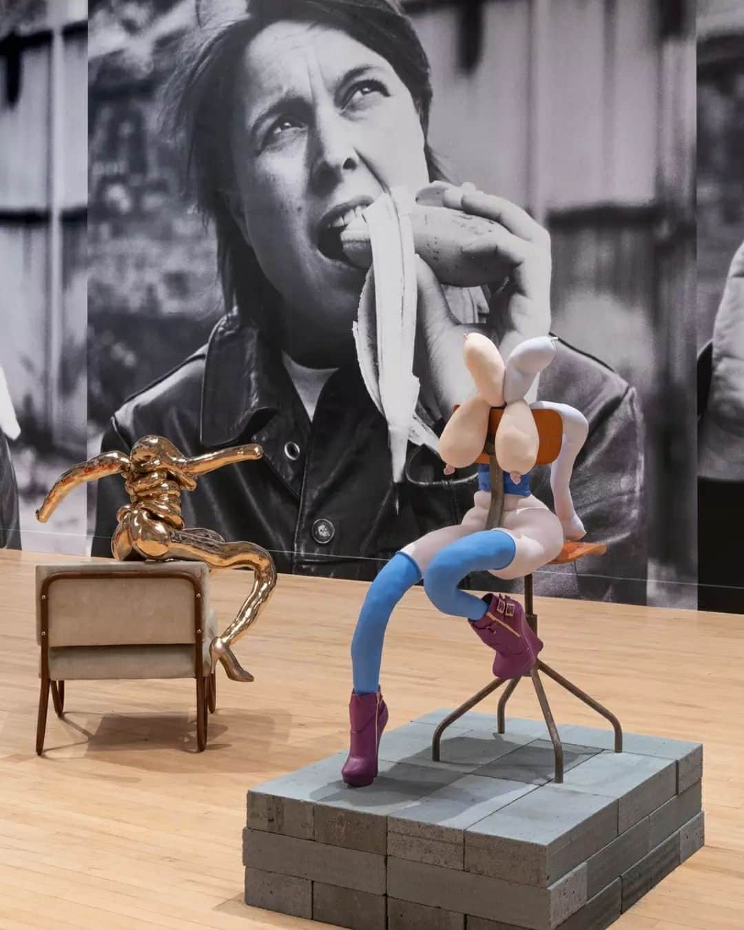 テート・ギャラリーさんのインスタグラム写真 - (テート・ギャラリーInstagram)「Provocative, brash and tender — with a side of bananas. 🍌 #SarahLucas's 'HAPPY GAS' is sure to make you look twice.   👠🪑🍆  Lucas's new solo exhibition explores the whole spectrum of what it means to be human. Her self-portraits, soft sculpture figures and installations share a characteristic humour and daring that break boundaries and taboos, creating a gallery experience unlike any other. Expect fleshy torsos, suspended spheres of squishy breasts, and platform stilettos.   👀 See for yourself—'HAPPY GAS' opens tomorrow at Tate Britain. #HappyGas」9月28日 3時20分 - tate