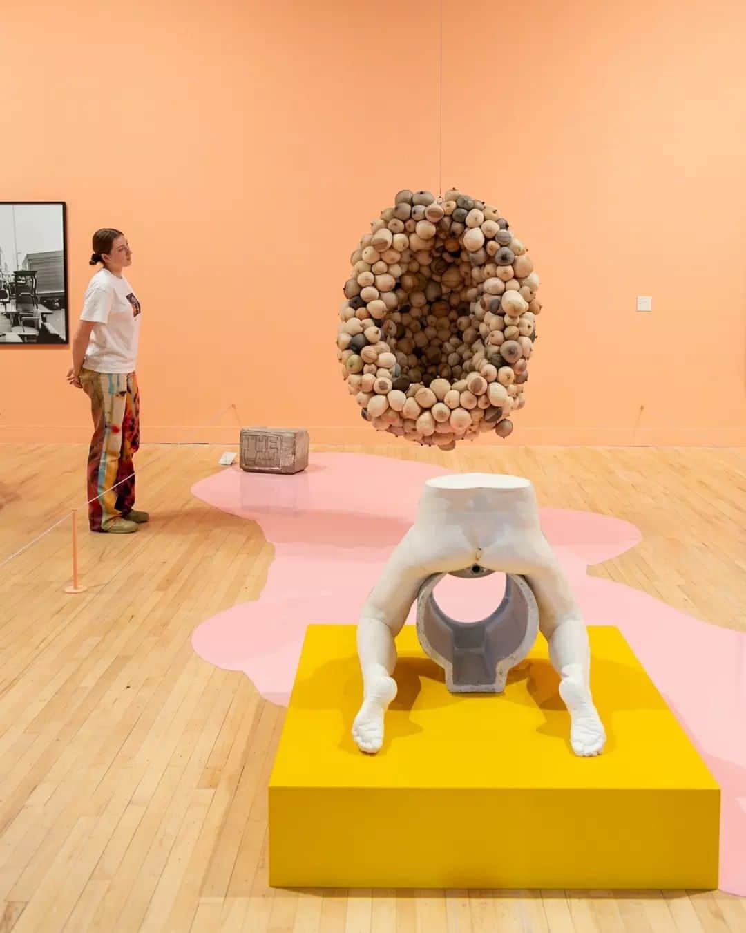 テート・ギャラリーさんのインスタグラム写真 - (テート・ギャラリーInstagram)「Provocative, brash and tender — with a side of bananas. 🍌 #SarahLucas's 'HAPPY GAS' is sure to make you look twice.   👠🪑🍆  Lucas's new solo exhibition explores the whole spectrum of what it means to be human. Her self-portraits, soft sculpture figures and installations share a characteristic humour and daring that break boundaries and taboos, creating a gallery experience unlike any other. Expect fleshy torsos, suspended spheres of squishy breasts, and platform stilettos.   👀 See for yourself—'HAPPY GAS' opens tomorrow at Tate Britain. #HappyGas」9月28日 3時20分 - tate