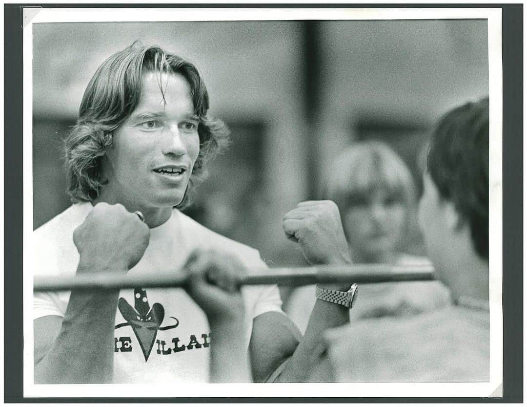 アーノルド・シュワルツェネッガーのインスタグラム：「I love reading the messages from Arnold’s Pump Club. We are all here to lift each other up. Join our village (it is free) at the link in my bio. Swipe to see what the positive corner of the internet is all about.」
