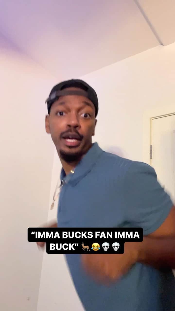 Reggie COUZのインスタグラム：「WE OUT ! LMAOOO 🦌」