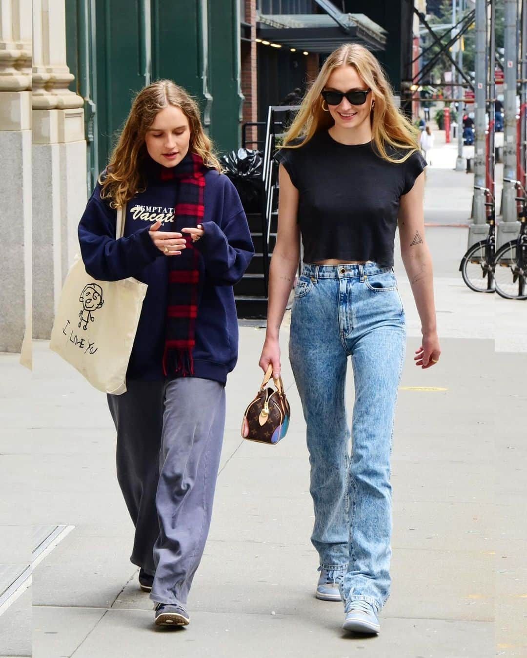 Just Jaredさんのインスタグラム写真 - (Just JaredInstagram)「Sophie Turner was all smiles on Wednesday afternoon while leaving friend Taylor Swift's New York City apartment. She was joined by "Elvis" actress Olivia DeJonge, who has been with her for the past week. More photos on JustJared.com! #SophieTurner #OliviaDeJonge Photos: Backgrid」9月28日 4時54分 - justjared